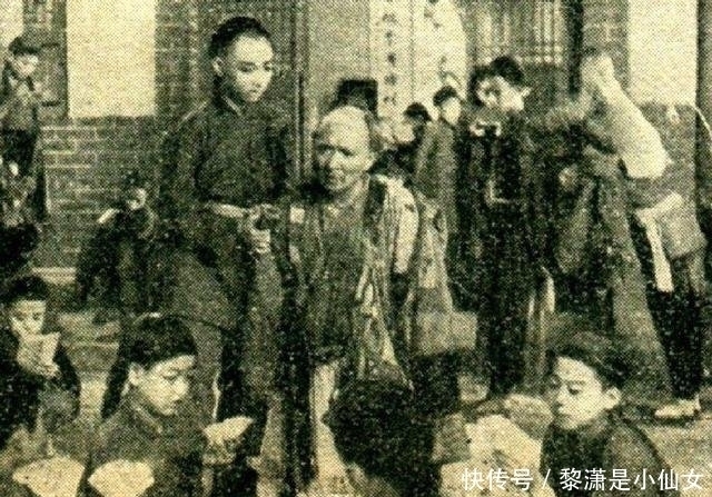  有人|中国乞丐真有钱, 有人靠要饭捐建三所希望小学, 比肩印度圣雄甘地