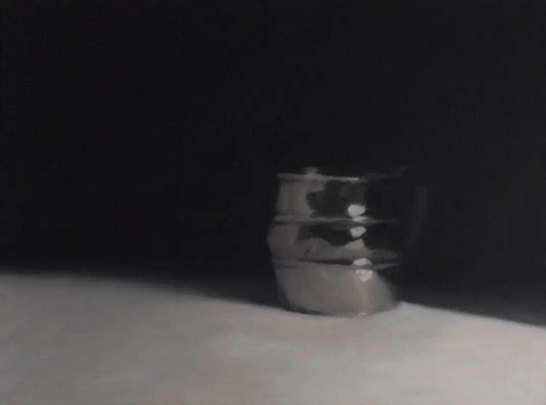 孤独感#柔和的光影和质感,她的静物画散发着一种孤独感!