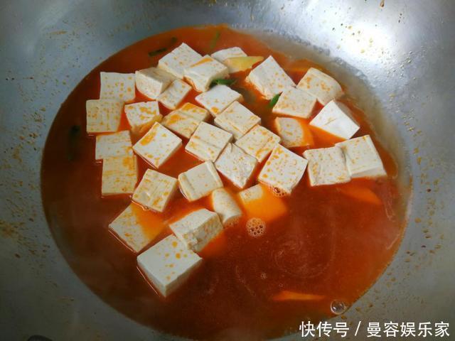 浪费|豆腐炖虾仁,虾头可不要浪费,放几个营养翻倍,连味精都省了