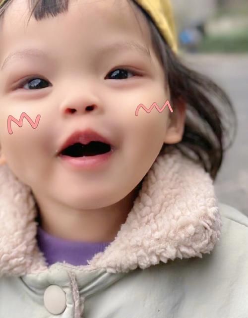 小猪先生“金店”内拍摄婚纱照，未婚妻一身行头就价值百万，称认识精神病院院长提到韩安冉的痛处