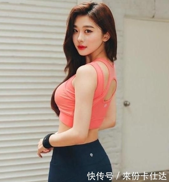 小姐姐|利落干练的紧身打底裤小姐姐身材曲线完美，尽显时尚完美的身段