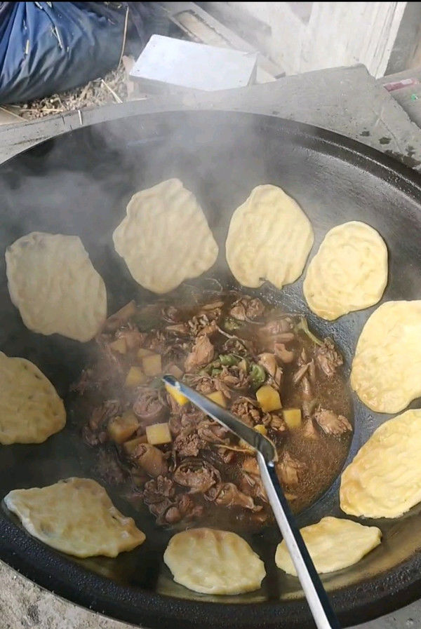 地锅鸡贴饼子