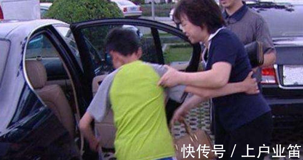 《变形记》最清醒的农村娃,赢了“富人游戏”,考国防生当上排长