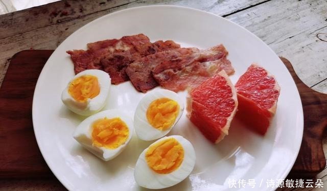 消化科医生提醒别把这2种水果当零食了,伤胃!胃不好的人少吃