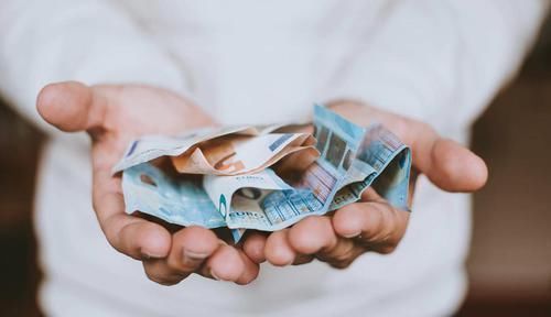 零花钱|孩子偷钱被打到求饶,专家超过这个年龄还不给零花钱,他就会偷