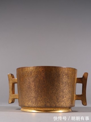 旧藏@旧藏 铜鎏金双耳筒式香炉。