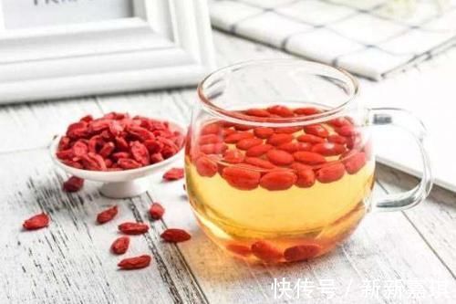 枸杞泡水|枸杞泡水喝时，一定不要犯此些错误，多数人不清楚，喝了相当白喝