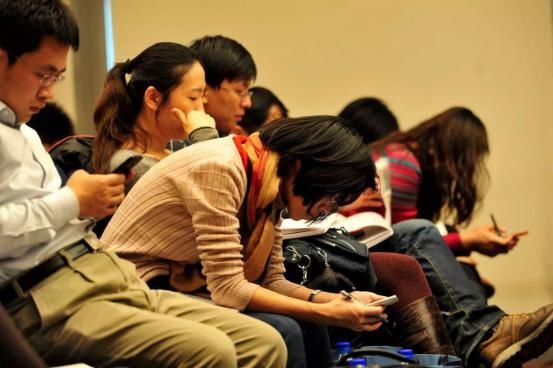 未来的人类长什么样吗？计算机模拟出未来人的形象，看起来有点丑