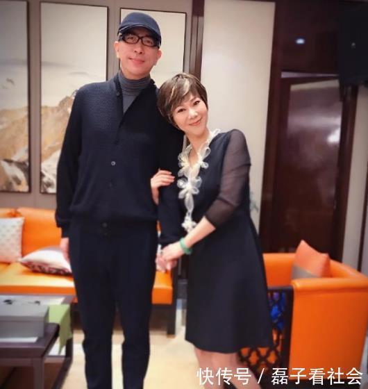 清风明月|她曾是“乒坛一姐”，长期烟酒相伴，57岁嫁二婚老公，如今成这样