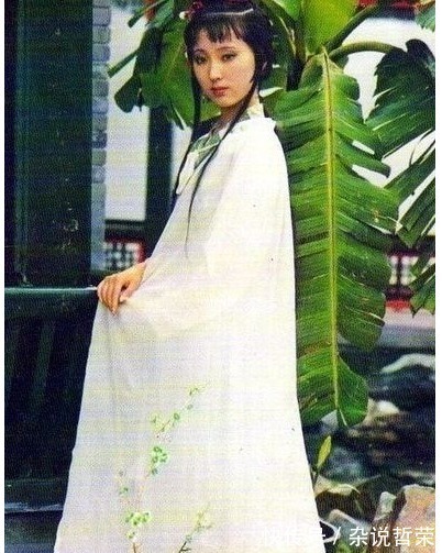 晓旭&红楼梦林黛玉的服饰都超美,每一件穿在陈晓旭身上都宛如天仙下凡