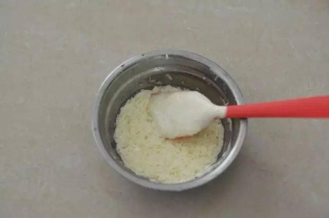 椰香小蛋糕的做法，满满的椰香，可以做给孩子吃！