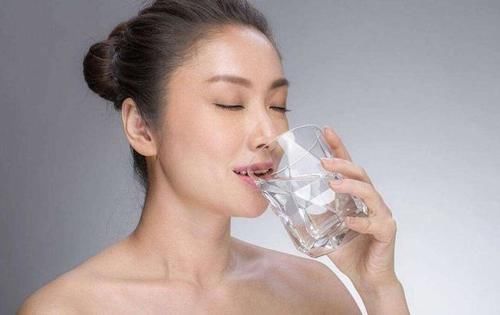 下半身|女人衰老时，“下半身”可能出现3个尴尬变化，希望你没有