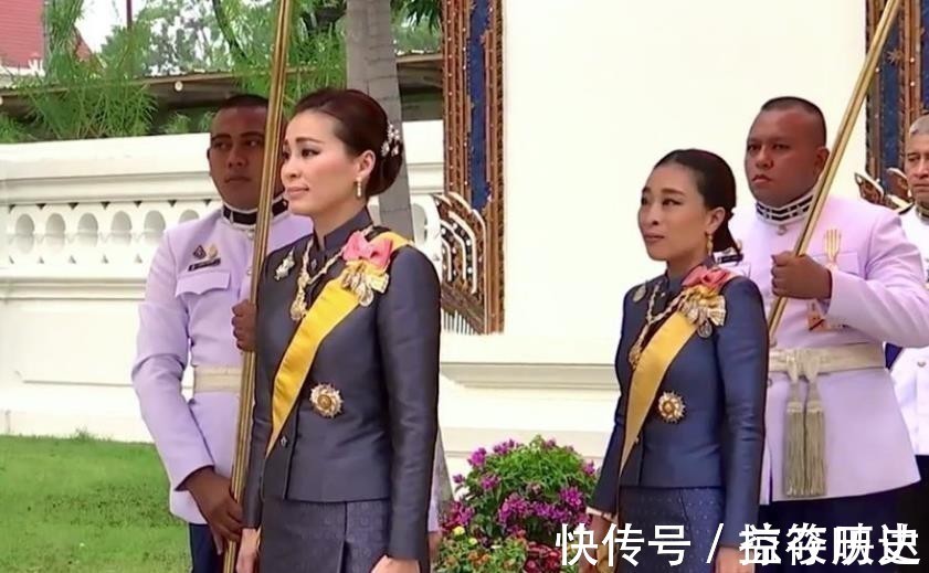 王后$苏提达和诗妮娜微笑互动,存在感大增的贵妃,还上了王室合集照