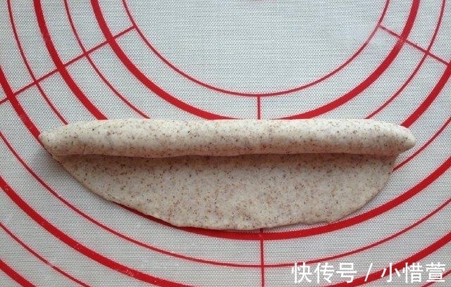 烤盘|教你做款少油少糖的面包，外形可爱像甜甜圈，主要是更健康