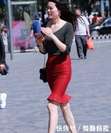 微胖|“微胖”的中年妇女，用红裙子发挥自己的成熟美！