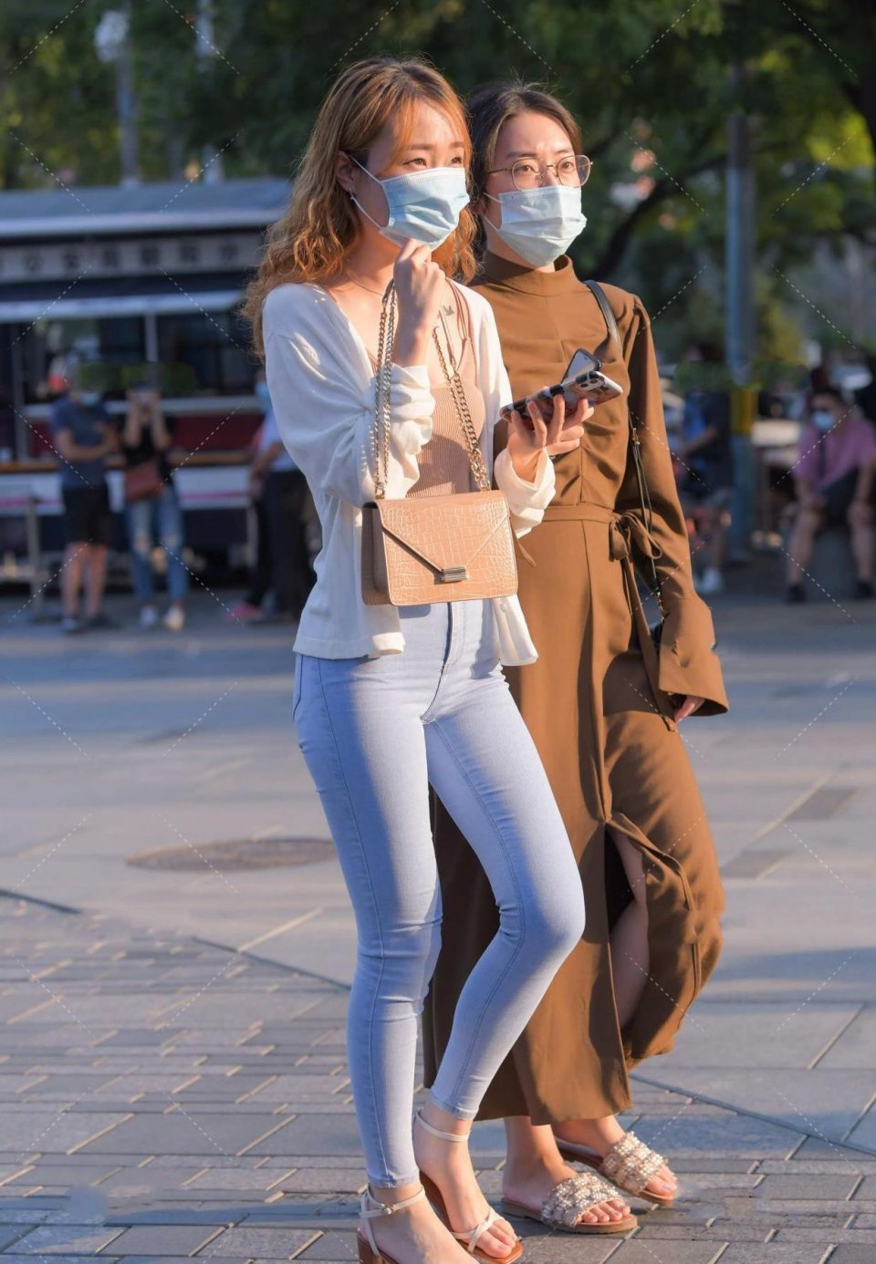 外衣|美女街拍:贵妇真会“过日子”,要是我老婆,这辈子我一定会好好对待她