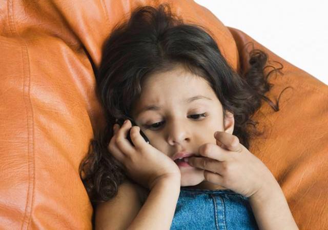 咬指甲|从小爱“咬指甲”的孩子,医生坦言长大后,多半逃不过两种结局