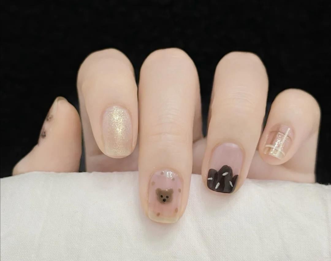 姐妹们|显白不挑肤色的几款美甲,时髦洋气还百搭,你心动哪一款?