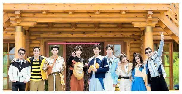 身高差|188陈飞宇跟184蔡徐坤同框，身高差咋了，谎报身高的站出来