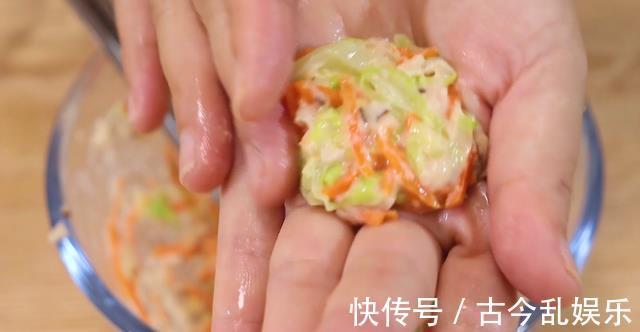 胡萝卜|不爱吃蔬菜的宝宝都吃上瘾了！一口吃进10种营养，一锅都不够吃