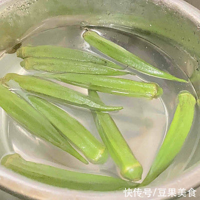 回味无穷的凉拌秋葵来拯救你的胃