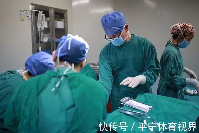 分娩|产妇生下双胞胎后肚子还在“动”,医生检查后发现惊喜,家人头疼