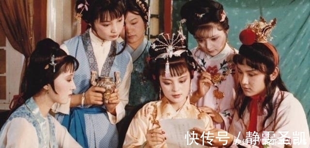 贞静#薛宝钗作下一首诗，当场无人评论，事后贾宝玉嘲讽“不害臊”