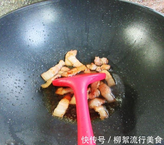 茭白|五花肉煎鸡蛋炒茭白，简单快手，鲜香下饭！