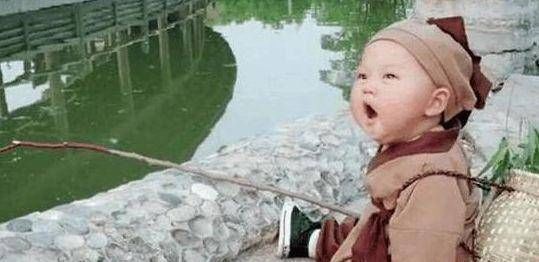 公园|外公带3岁孙子去公园玩,妈妈担心,让外公发来照片,妈妈笑喷了