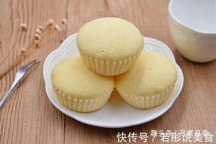 一盒酸奶,三个鸡蛋,锅里蒸一蒸,做香甜可口的蒸蛋糕,比发糕香
