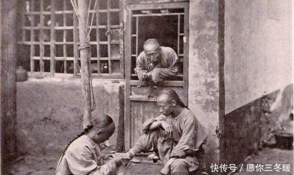 清朝|清朝男人必须留辫子，但何时洗头却没规定，知道实情后令人作呕！