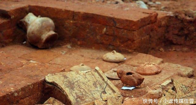 打野鸡|盗墓贼进村“盗墓”,挖出一把7斤黄金剑,“地下交易”时被抓获