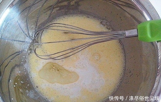 松软香甜的班兰椰香马来糕,做法详细步骤简单,配方毫无保留告您