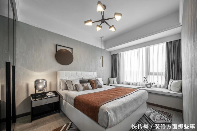 四居室|120平现代风四居室,定制柜子不仅收纳有序还是家中独特的装饰