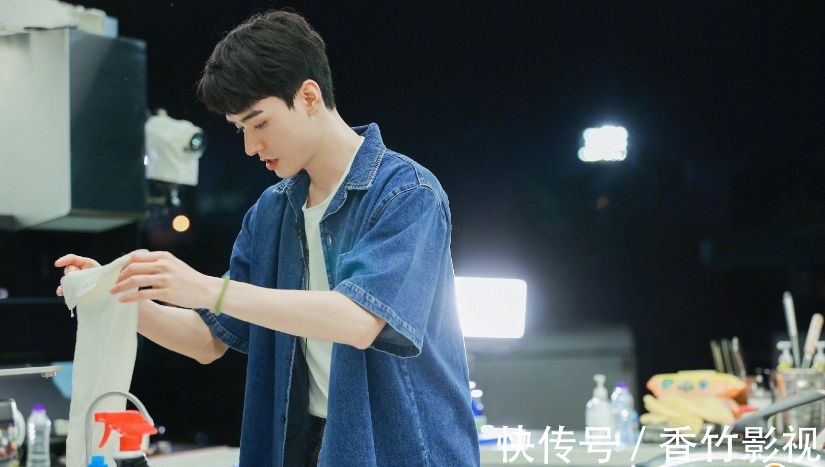 宁静|《中餐厅5》首播收视低迷，嘉宾相处太尴尬，宁静笑称收拾黄晓明