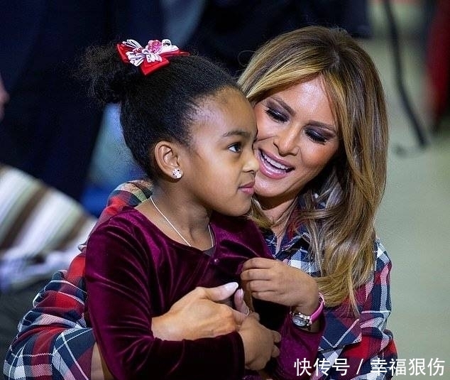 终于|梅拉尼娅终于不穿大衣长裙,三千红格子衬衣配瘦腿裤秀腿,太减龄