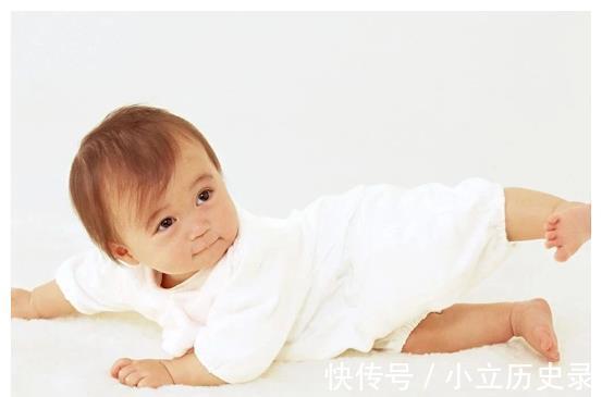 宝宝|如何训练宝宝抬头?可知宝宝头部控制时间表?如何训练宝宝翻身?