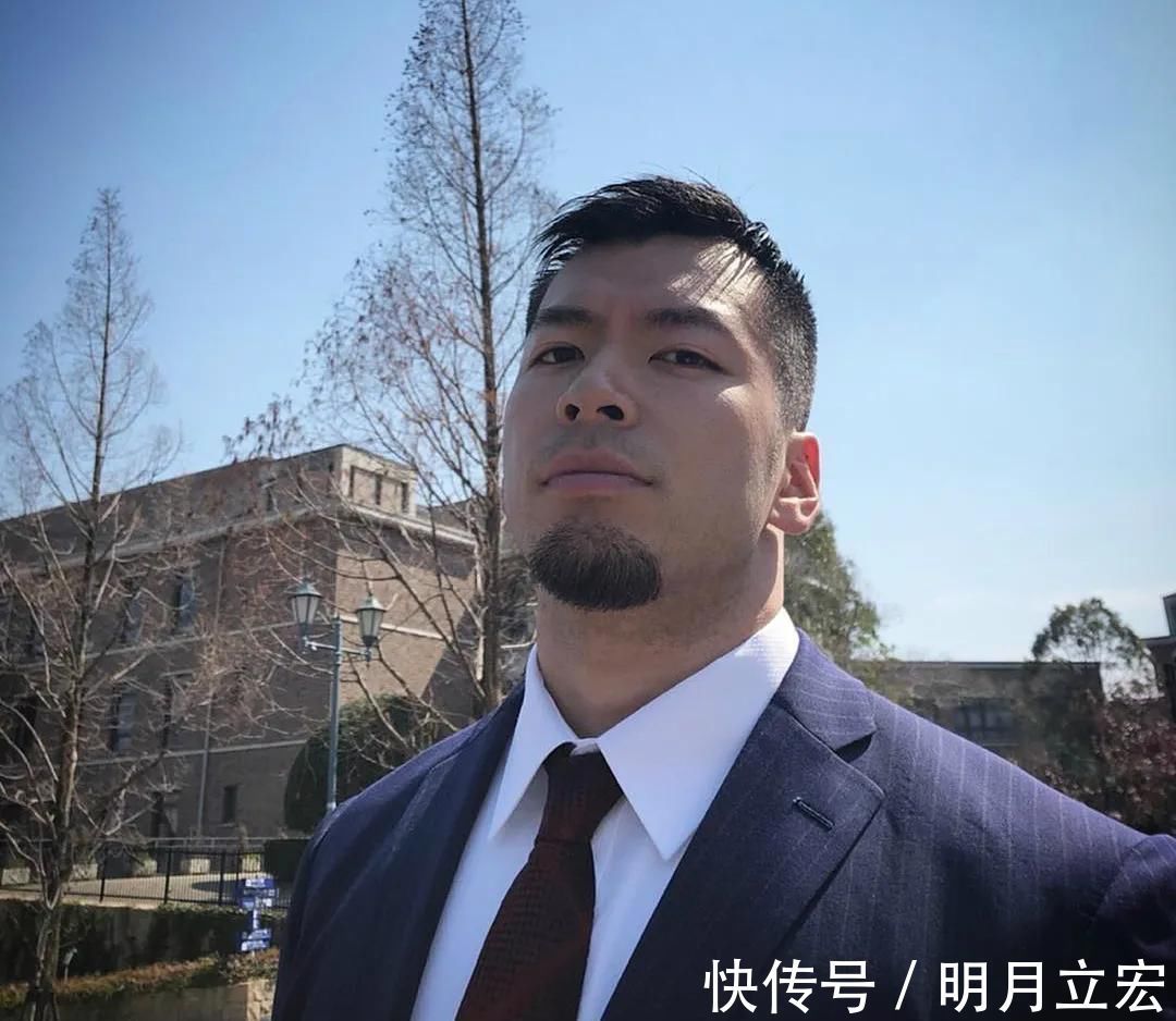 t181cm日本肌肉壮男走红，每天深蹲练出大粗腿，网友不淡定了