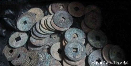 古人在客栈吃饭,随手抛下银两就走,小二为何不数,还笑开了花?