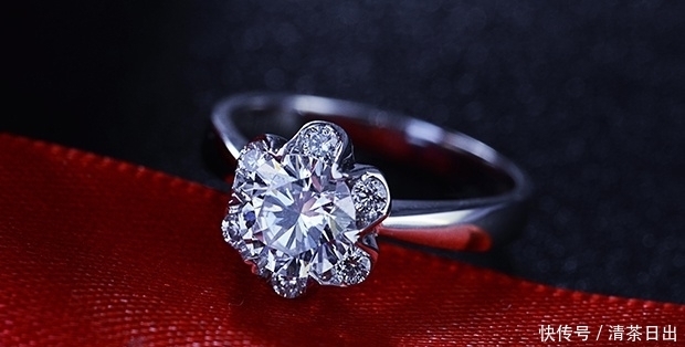 春光灿烂,不及钻戒闪耀,爱她怎少得了它