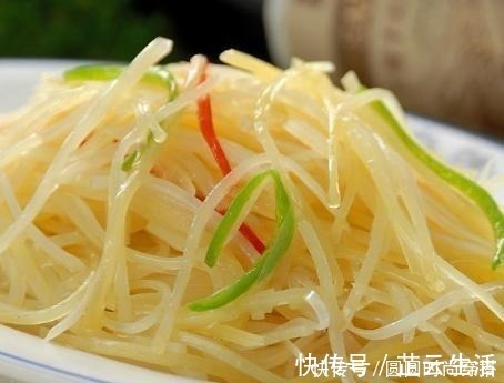 炒土豆丝时，放醋顺序是关键，很多人不懂，难怪炒出来不够香