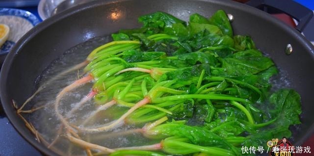 凉拌菠菜最好吃的家庭做法,简单美味又解馋,看看你喜欢吃不