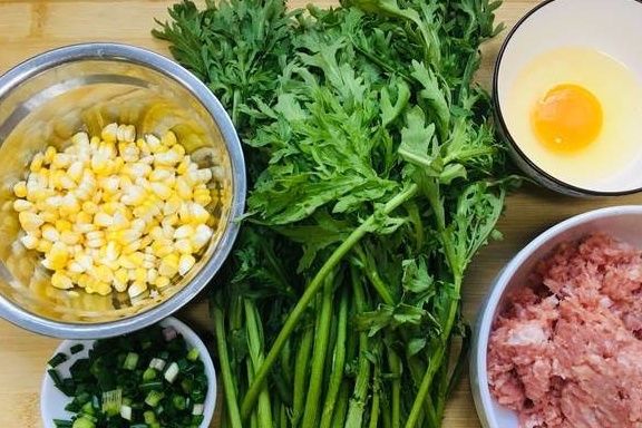 冬天,遇见这菜不要手软,用它做馅料包饺子,营养又美味,别错过