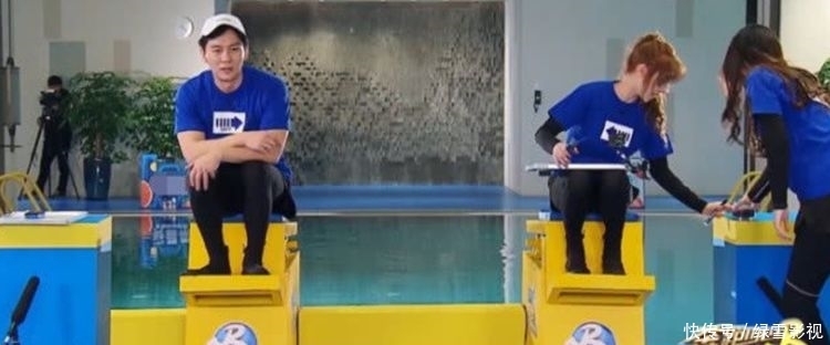 《跑男9》济南路透,跑男团路过人群时,仅一位嘉宾鞠躬太圈粉