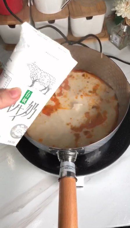  吃麻辣烫时，这2种“人造食材”进价低还压秤，拿越多老板越高兴