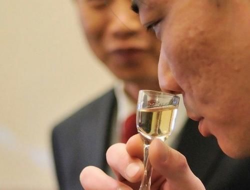 “酱香型酒”和“浓香型酒”有啥区别？差别很大，学会别再乱买了