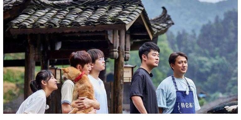 张子枫|《向往3》陈赫吃小龙虾，谁注意他把壳扔哪了？素质是装不出来的