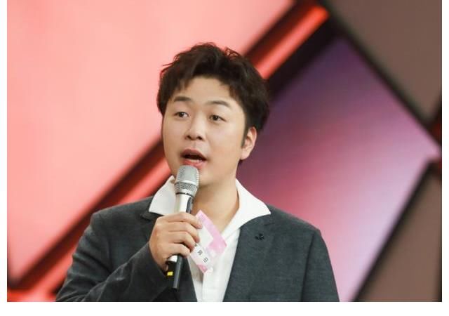 澡堂|岳云鹏杜海涛参加综艺节目，当众给澡堂客人捏脚，小岳岳徒手上阵