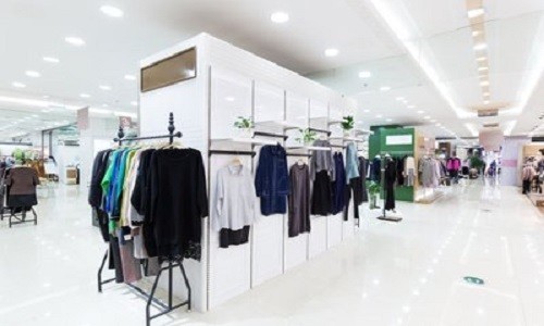 困境|衣服只试不买，记下型号就离开，实体店服装老板的新“困境”