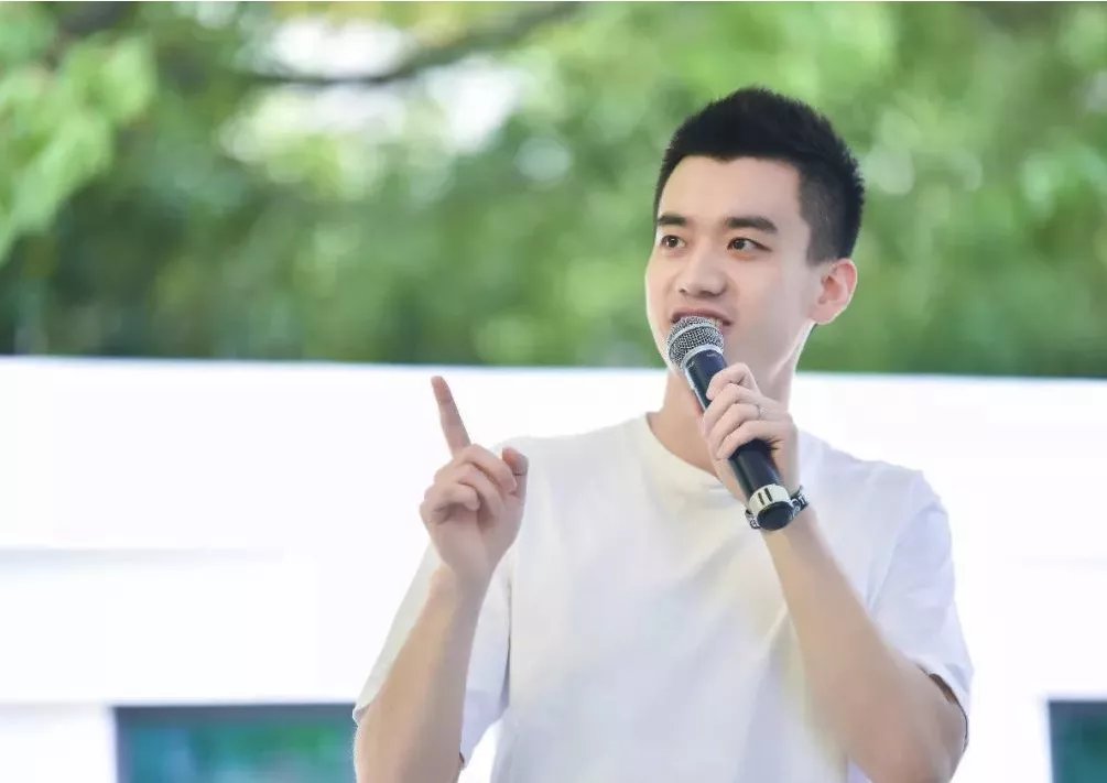 史炎|这个男人越“阴阳怪气”，网友就越喜欢